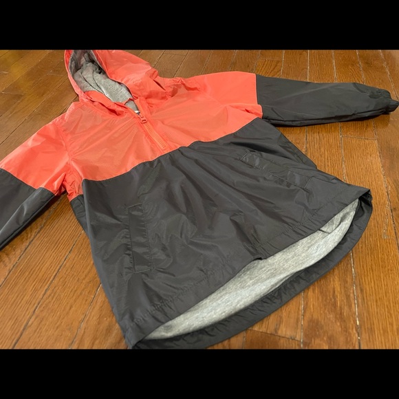 Old Navy raincoat size 4T ( over the head jacket ) like (NEW) great for the fall - Picture 3 of 5